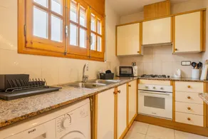 Holiday home with barbecue, garden & terrace - Image 5