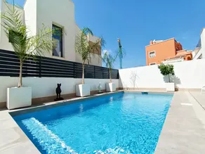 Holiday home with fast internet, heated pool & terrace - Image 3