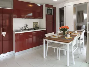 Agréable mobil home convivial et familial avec terrasse et piscine - Image 4