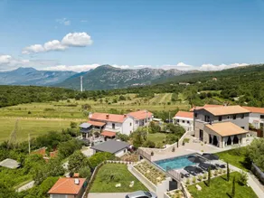 Villa with private pool, terrace & garden - Image 2
