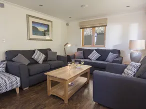 Children-friendly charming cottage with garden & hot tub - Image 4