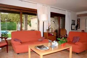 Fully equipped villa with barbecue, terrace & private pool - Image 4