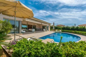 Children-friendly wonderful house with garden, private pool & terrace | Good for workation - Image 4