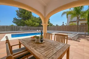 Holiday park with BBQ, terrace & private pool - Image 3