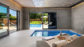 Villa mit Terrasse, beheiztem Pool und Garten - Image 3