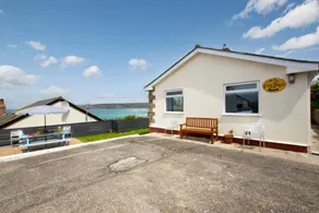 Holiday home with garden & BBQ - Image 2