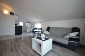 Holiday apartment with BBQ & garden | Sea view | Close to the beach - Image 3