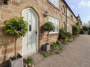 Cottage with garden - Image 3