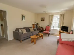 Child-friendly cottage with garden - Image 3