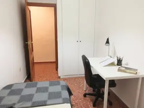 Habitación en casa de familia - Image 5