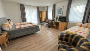 Familienfreundliche wunderschöne Ferienwohnung mit Garten, Terrasse und Pool | Gartenblick | Ideal für Homeoffice - Image 2