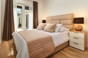 Holiday home with garden, private pool & barbeque | Sea view - Image 2