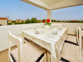 Nice flat with barbeque, garden & terrace - Image 2