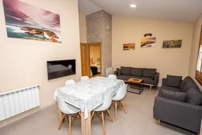 Fully equipped beautiful holiday apartment with garden & private pool | Water view - Image 3