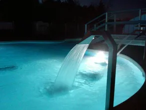 Family-friendly mobile home with heated pool & terrace - Image 3