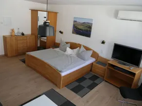 Holiday apartment with garden & BBQ - Image 2