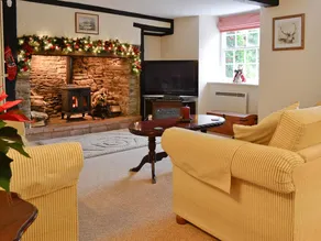 Cottage with barbeque & garden - Image 2