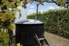 Holiday home with barbecue - Image 3