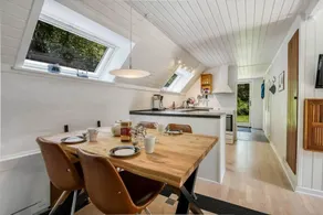 Holiday home with garden & BBQ - Image 5