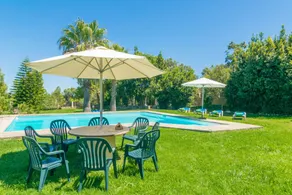 Holiday home with pool, terrace & garden - Image 5