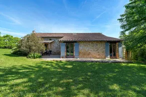 Charmant cottage convivial et familial avec barbecue, piscine et terrasse | Vue jardin - Image 2