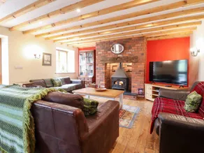 Family-oriented cottage with jacuzzi & garden | Dogs allowed - Image 4