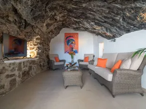 Spectacular Cave with two large terraces (70m2) by the sea - Image 2