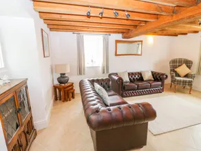 Child-friendly lovely cottage with hot tub & garden - Image 5