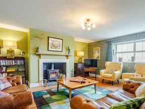Cottage with terrace & garden - Image 3