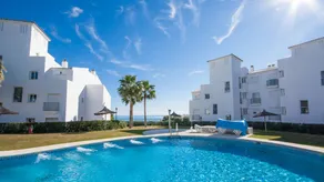 Voll ausgestattete charmante Wohnung mit Pool und Terrasse - Image 2