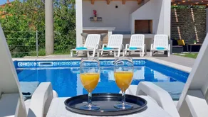 Fully equipped villa with sauna, private pool & BBQ - Image 3
