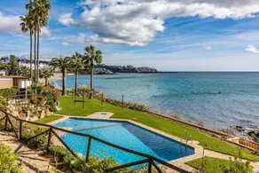 Beachfront Boho Chic I – Colorful Townhouse with Sea Views and Pools - Image 3