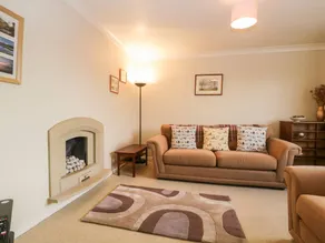 Cottage with garden - Image 3