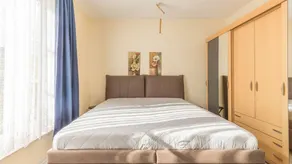 Apartment with terrace - Image 3