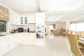 Villa with pool - Image 2