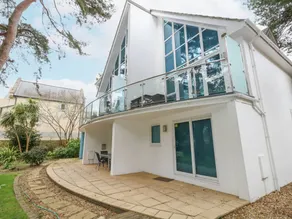 Family-oriented charming cottage with garden & terrace | Beach view | Beach nearby | Pets allowed - Image 3