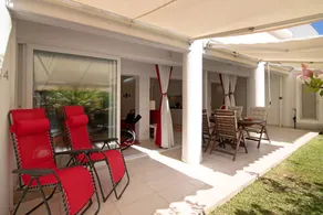 Appartamento con giardino e terrazza | Vista sul giardino - Image 3