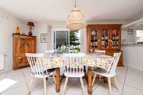 Charmante maison de vacances adaptée aux familles avec jardin, terrasse et barbecue | Vue jardin | Avec animaux admis - Image 3