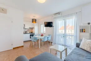 Apartamento vacacional con jardín, terraza y barbacoa - Image 4