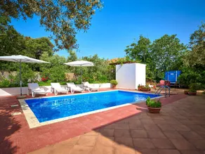 Holiday home with private pool, garden & terrace - Image 4