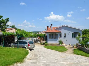 Radovani Peaceful and Serene Apartment With Terrace - Image 4