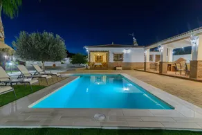 Fully equipped wonderful holiday home with BBQ, garden & private pool | Garden view - Image 5