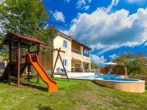Villa con piscina, barbacoa y jardín - Image 5