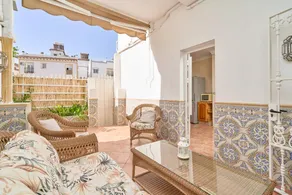 Holiday apartment with garden & terrace - Image 2