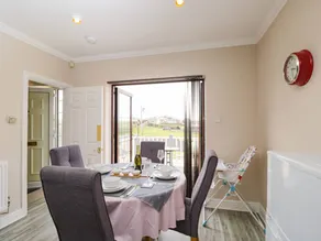Child-friendly nice cottage with garden - Image 4