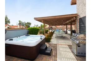 Maison avec terrasse, jardin et jacuzzi | Vue ville - Image 2