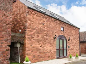 Cottage with jacuzzi & garden - Image 2