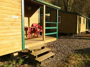 Chalet mit Terrasse und beheiztem Pool - Image 4