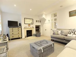 Cottage with garden & terrace - Image 3