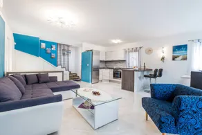 Villa with pool, garden & barbecue | City view - Image 3